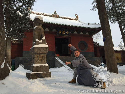 少林寺武僧雪中精进练功